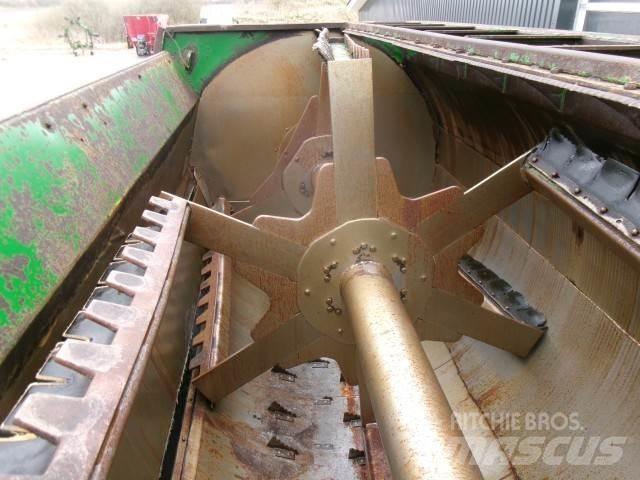 Keenan MF380 Кормові вагони