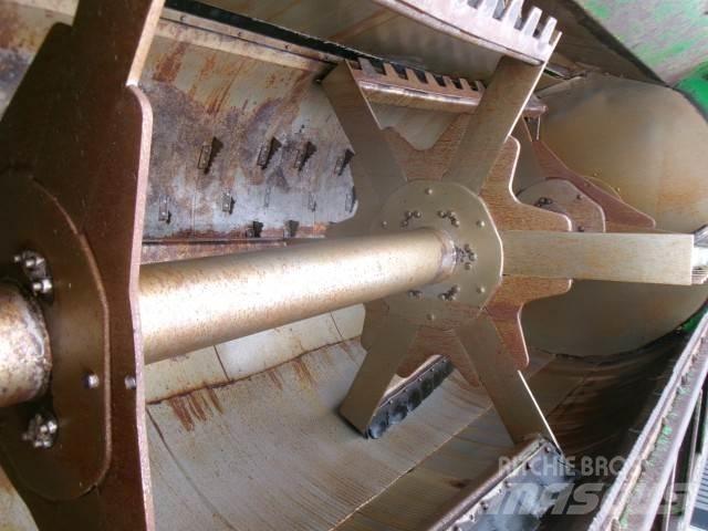 Keenan MF380 Кормові вагони