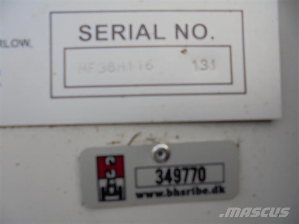 Keenan MF380 Кормові вагони