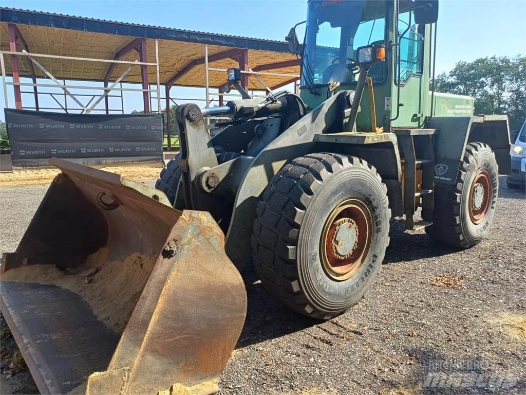 Komatsu WA270 Фронтальні навантажувачі