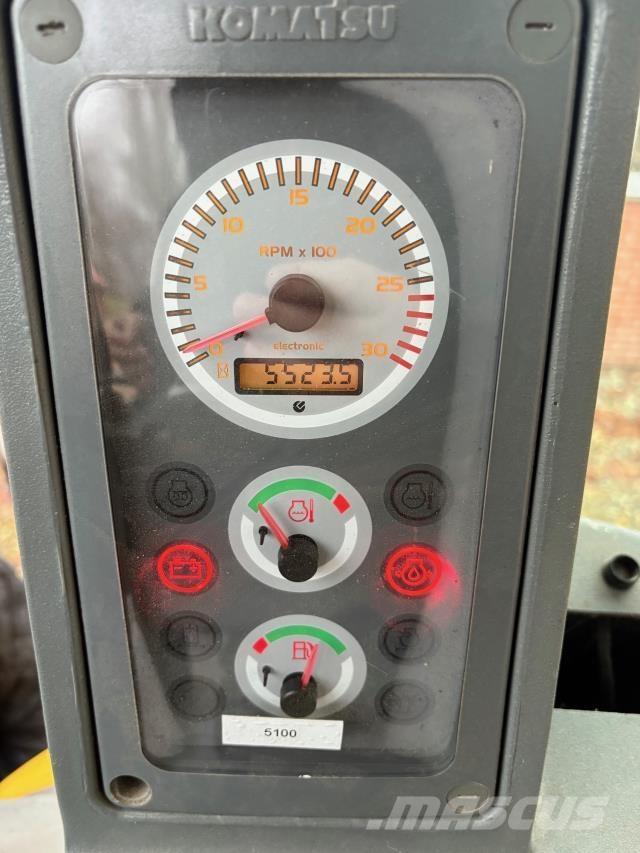 Komatsu WB97 Екскаватори-навантажувачі