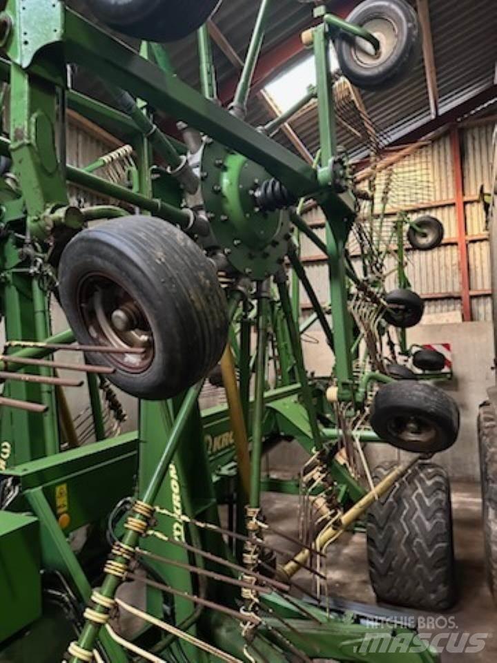 Krone SWADRO 1400 Граблі і сінозворушувачі