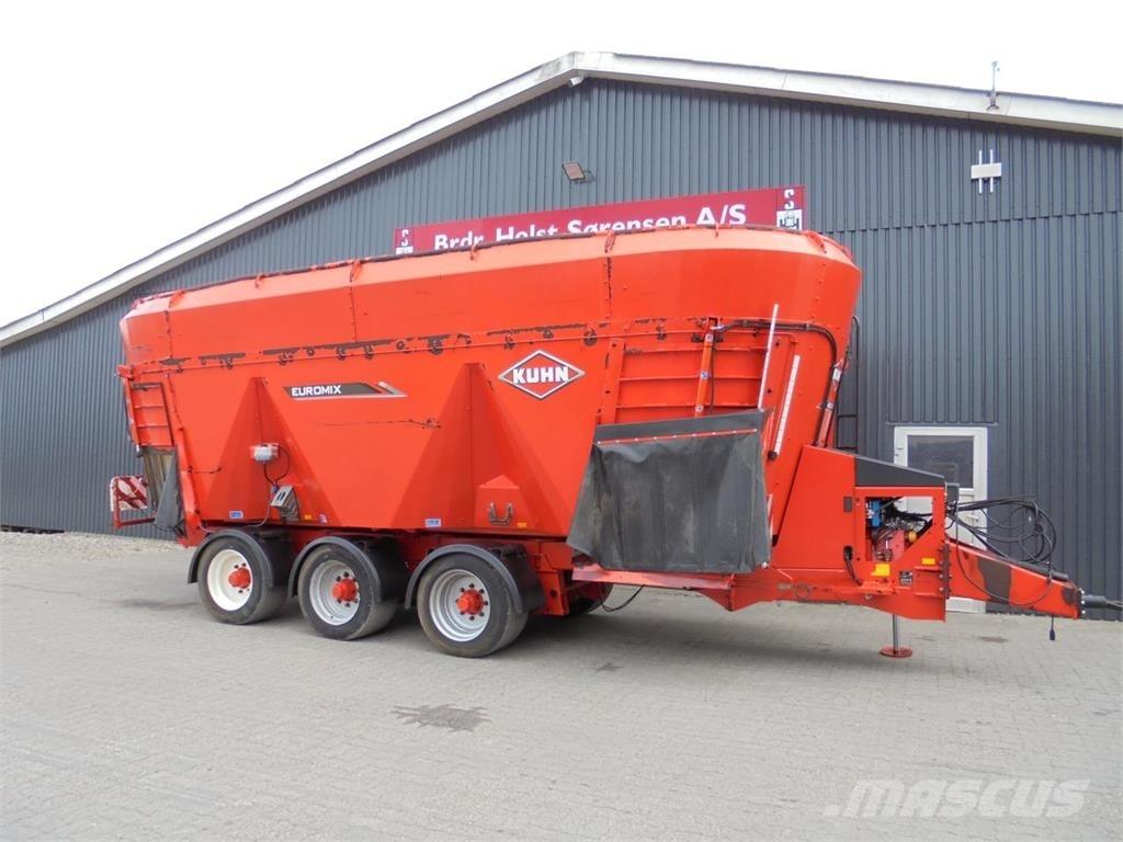 Kuhn 45.3 DL Кормові вагони