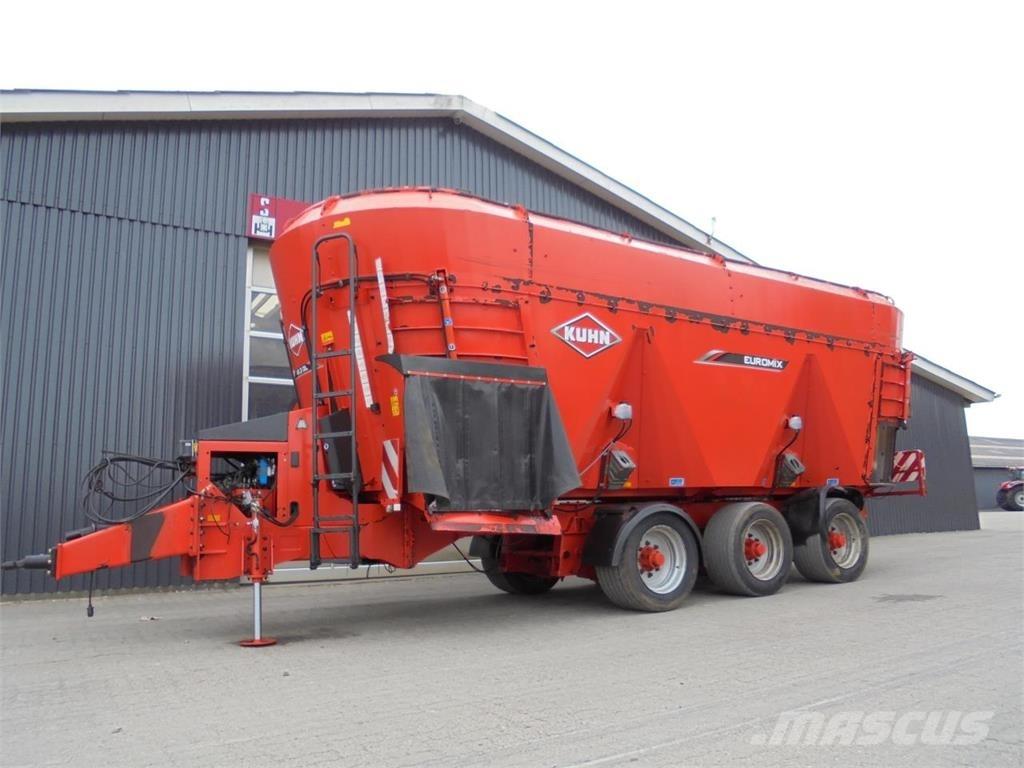 Kuhn 45.3 DL Кормові вагони