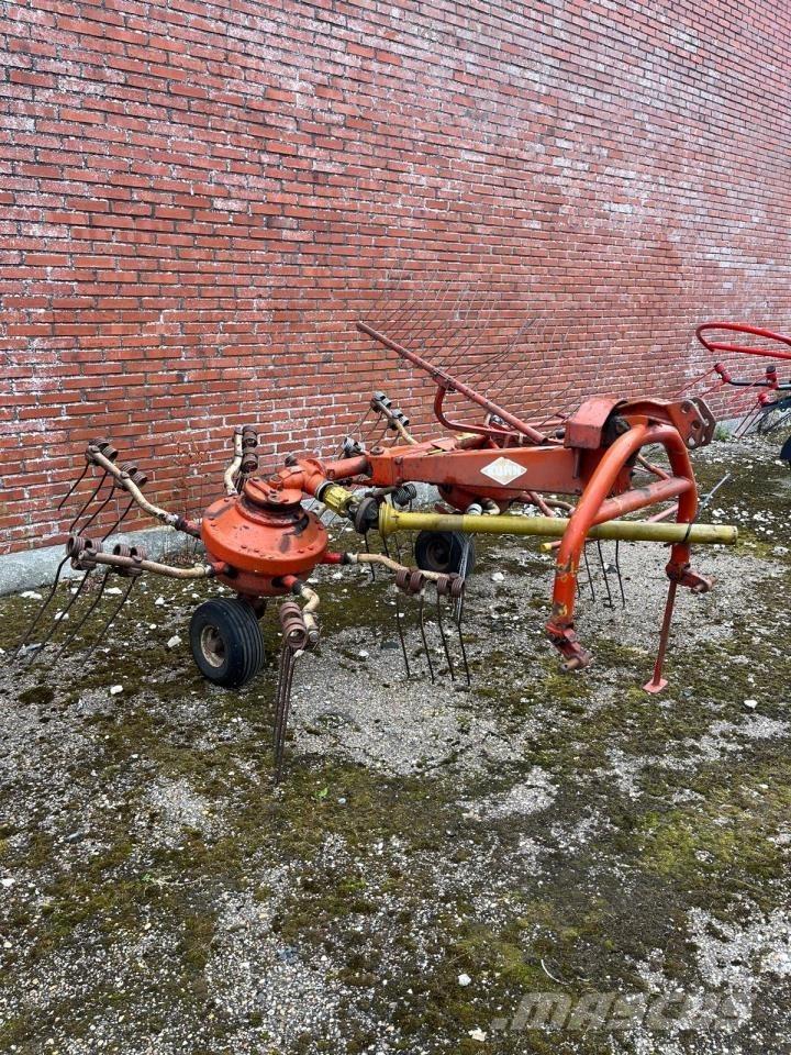 Kuhn GSR 25 N Граблі і сінозворушувачі