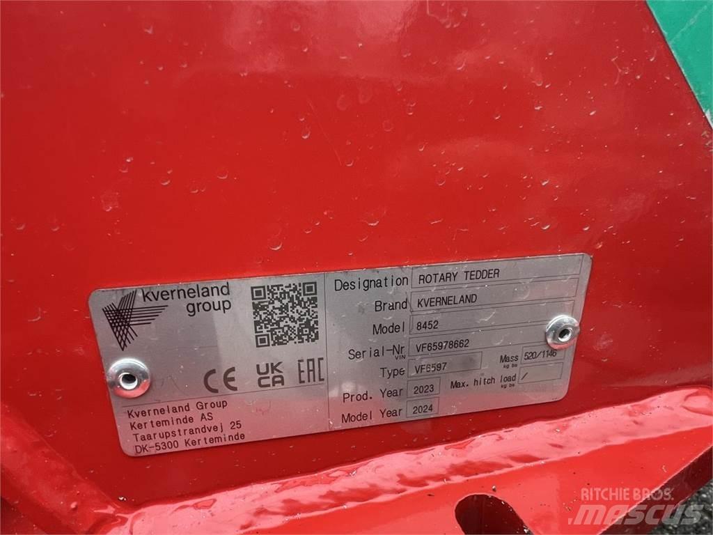 Kverneland 8452 Граблі і сінозворушувачі