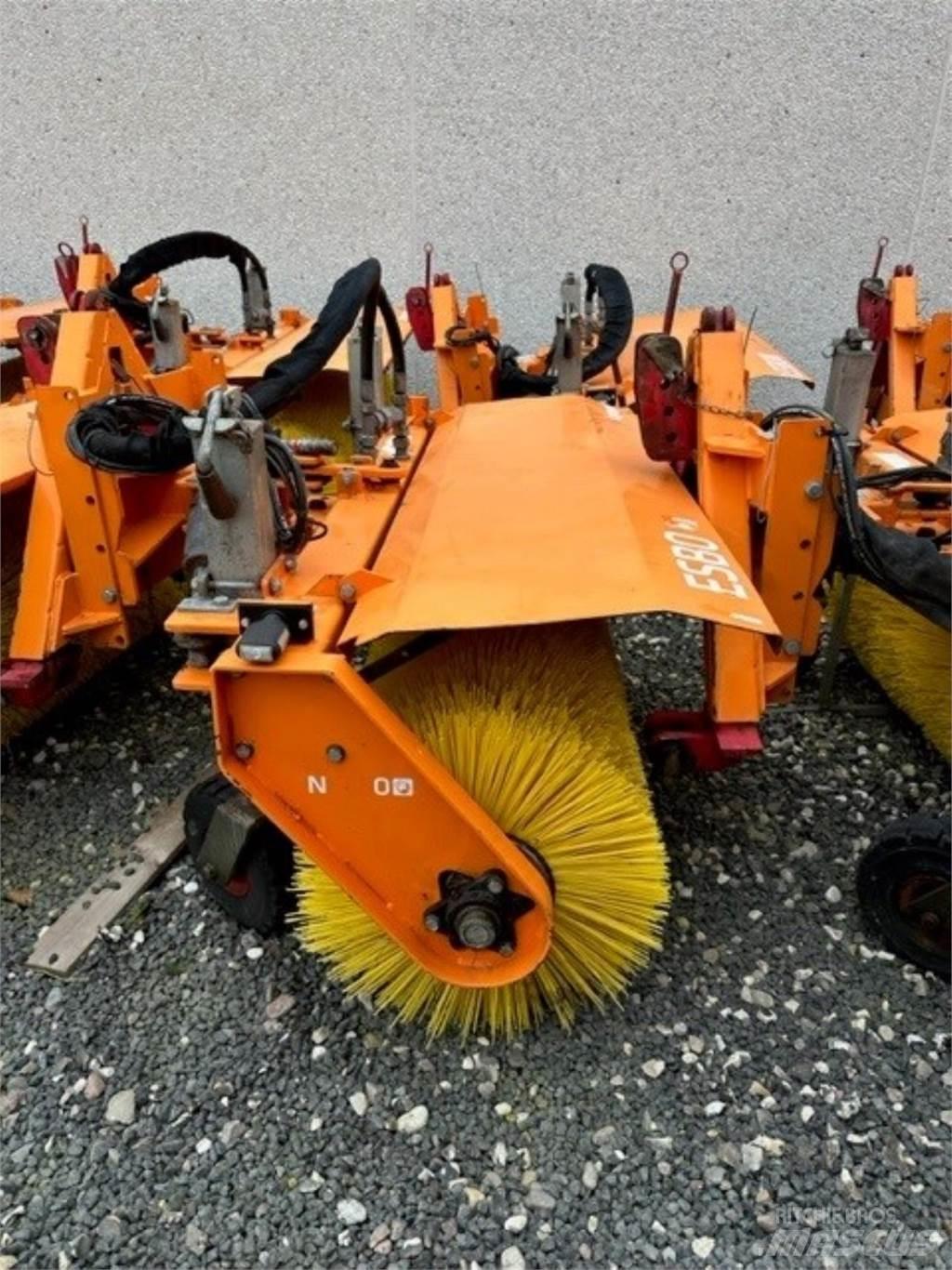 Nesbo HF1600S Підмітальні машини