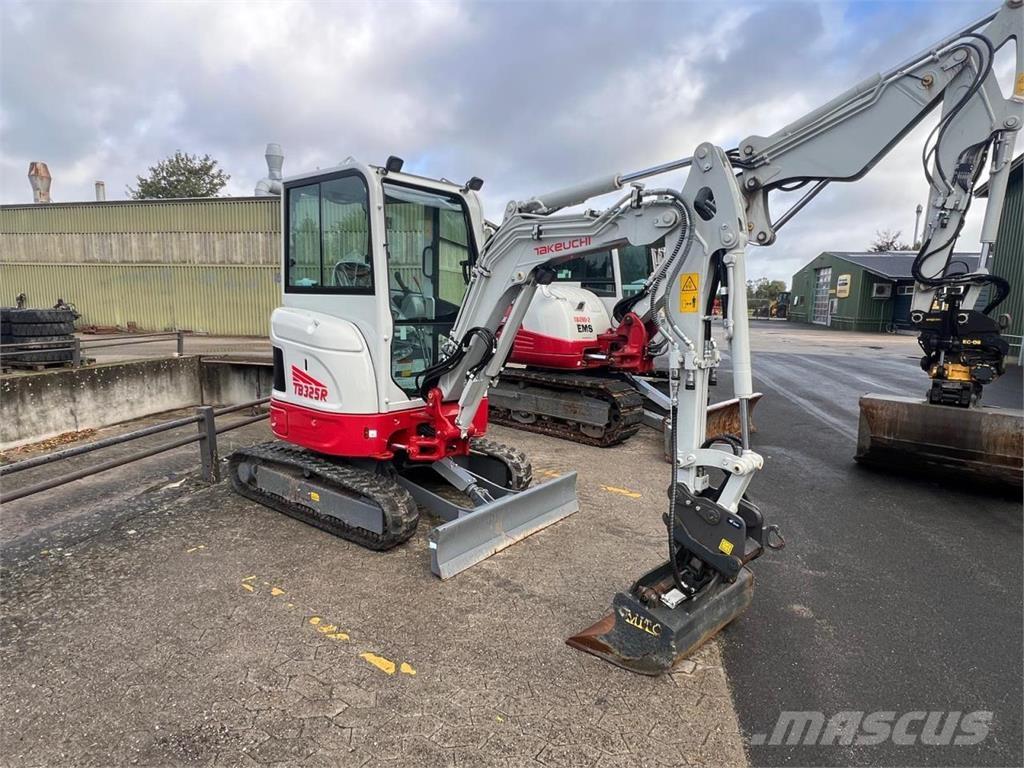 Takeuchi TB325R Міні-екскаватори < 7т