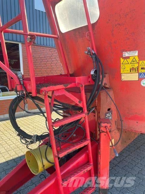 Trioliet 2400 L Кормові вагони