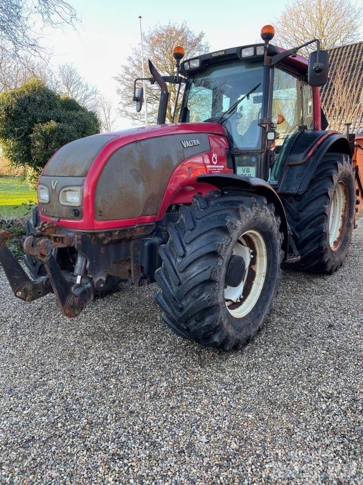 Valtra T151 Трактори