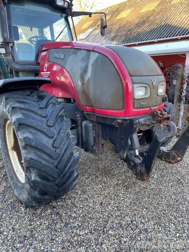 Valtra T151 Трактори
