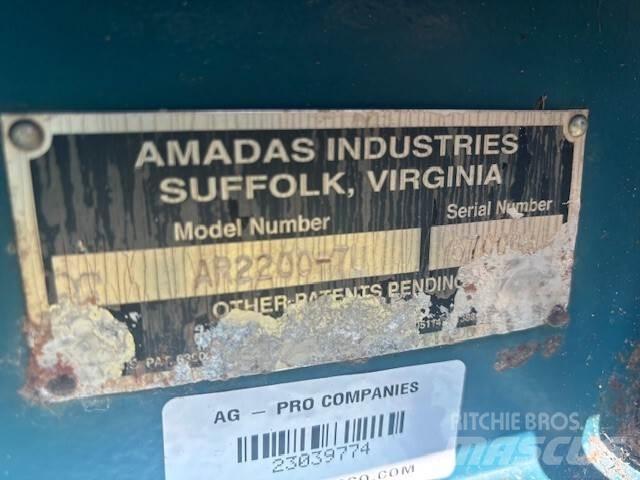 Amadas AR2200 Зернозбиральні комбайни
