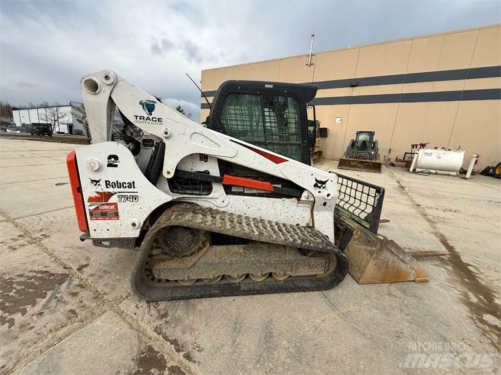Bobcat T740 Малі навантажувачі
