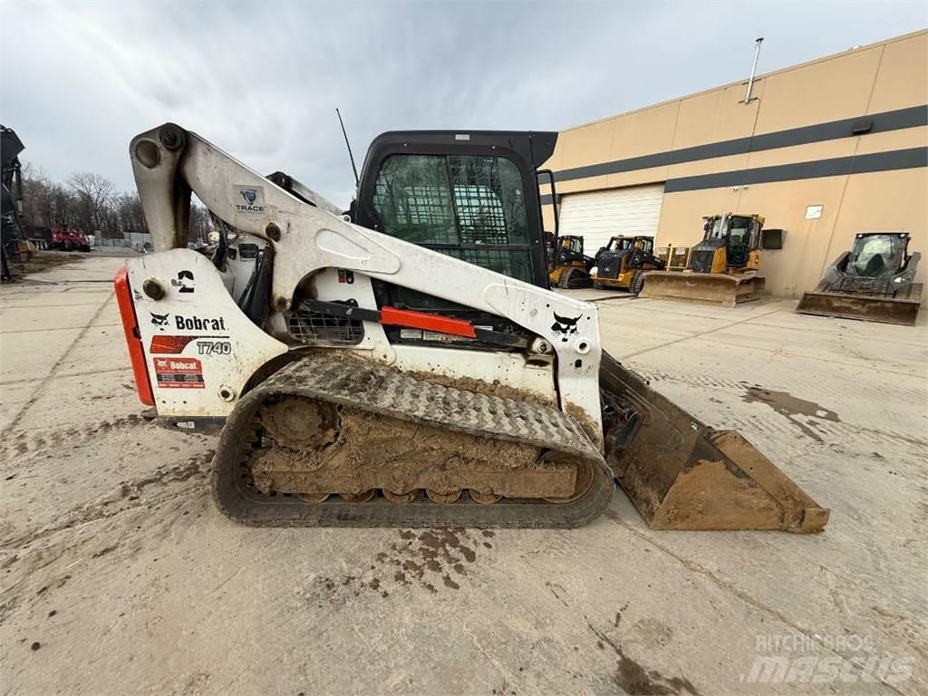 Bobcat T740 Малі навантажувачі