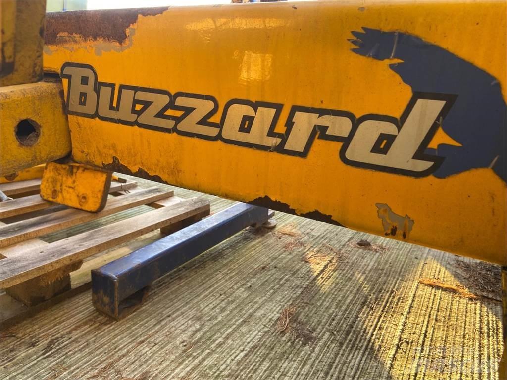 Bomford Buzzard Роздрібнювачі, різаки і розпаковувачі тюків