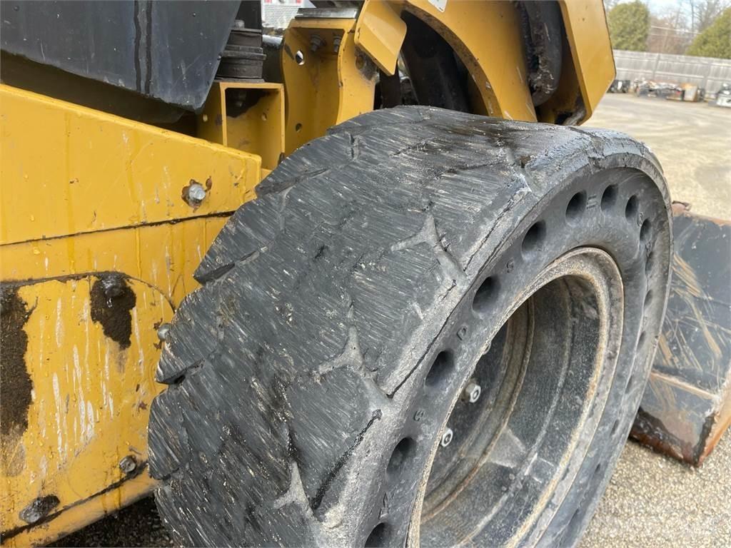CAT 262D3 Міні-навантажувачі