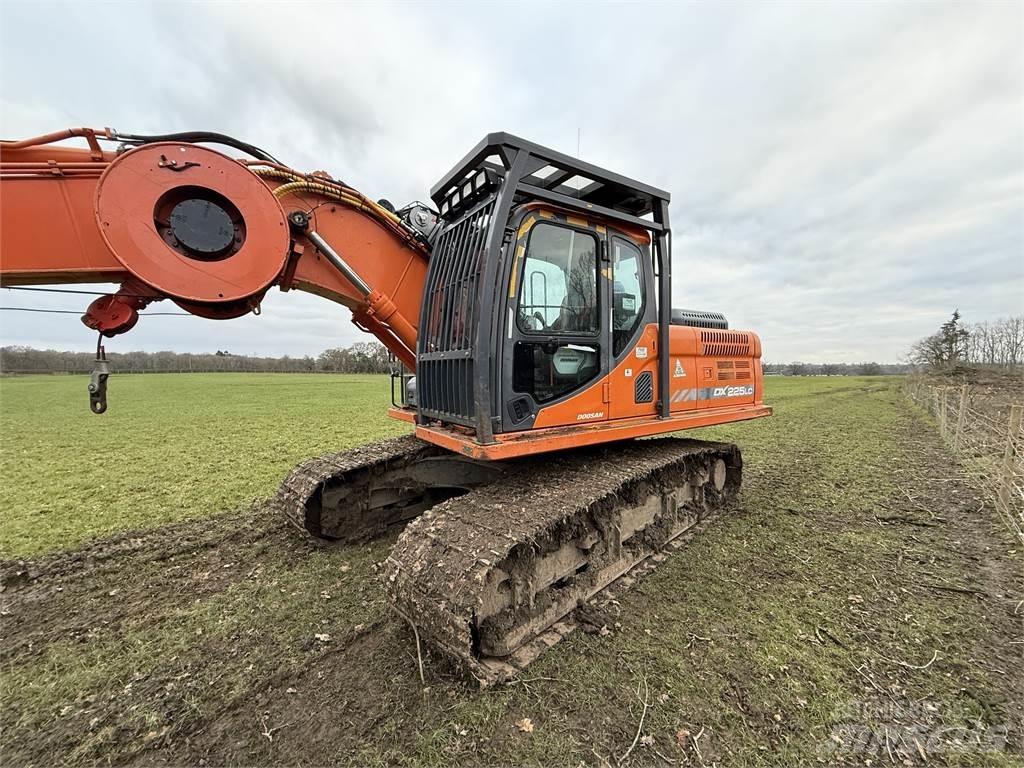 Doosan 225 Екскаватори