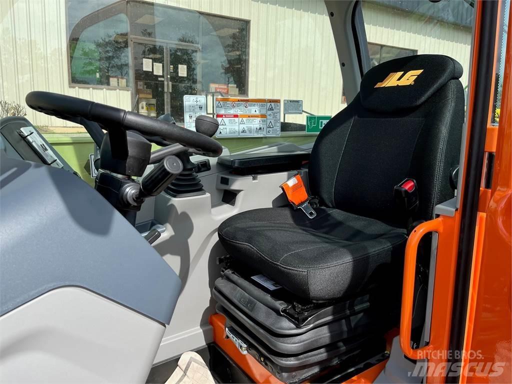 JLG 823 Телескопічні навантажувачі