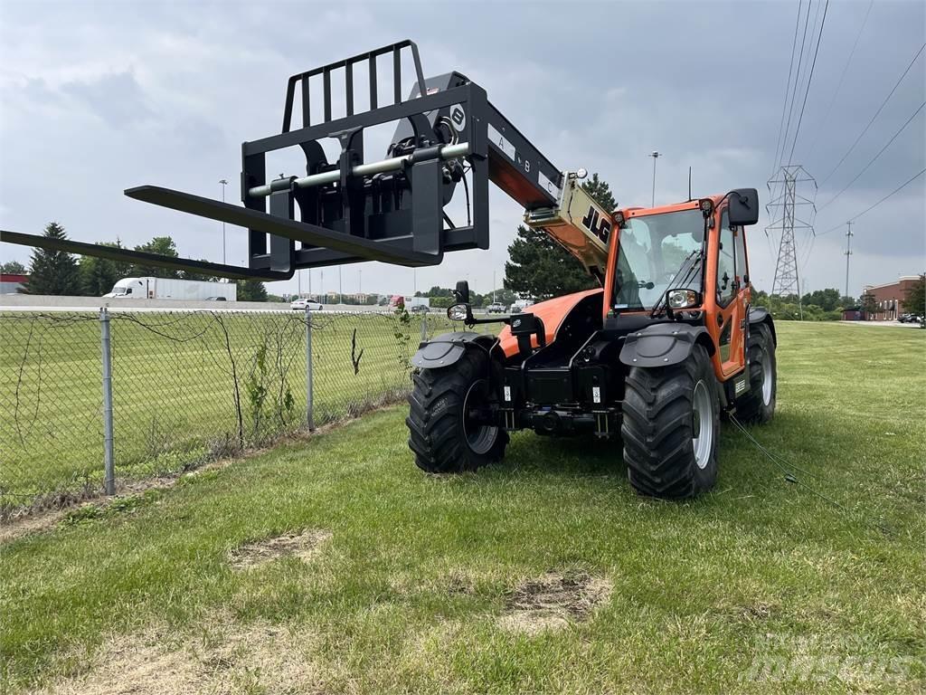JLG AG823 Телескопічні навантажувачі