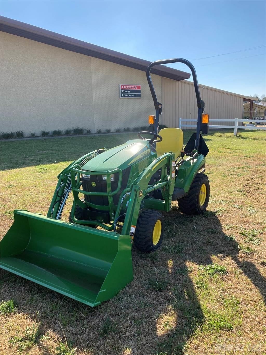 John Deere 1023E Трактори