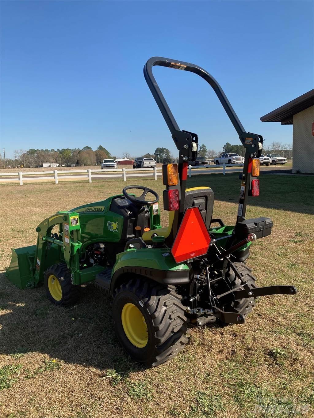 John Deere 1023E Трактори