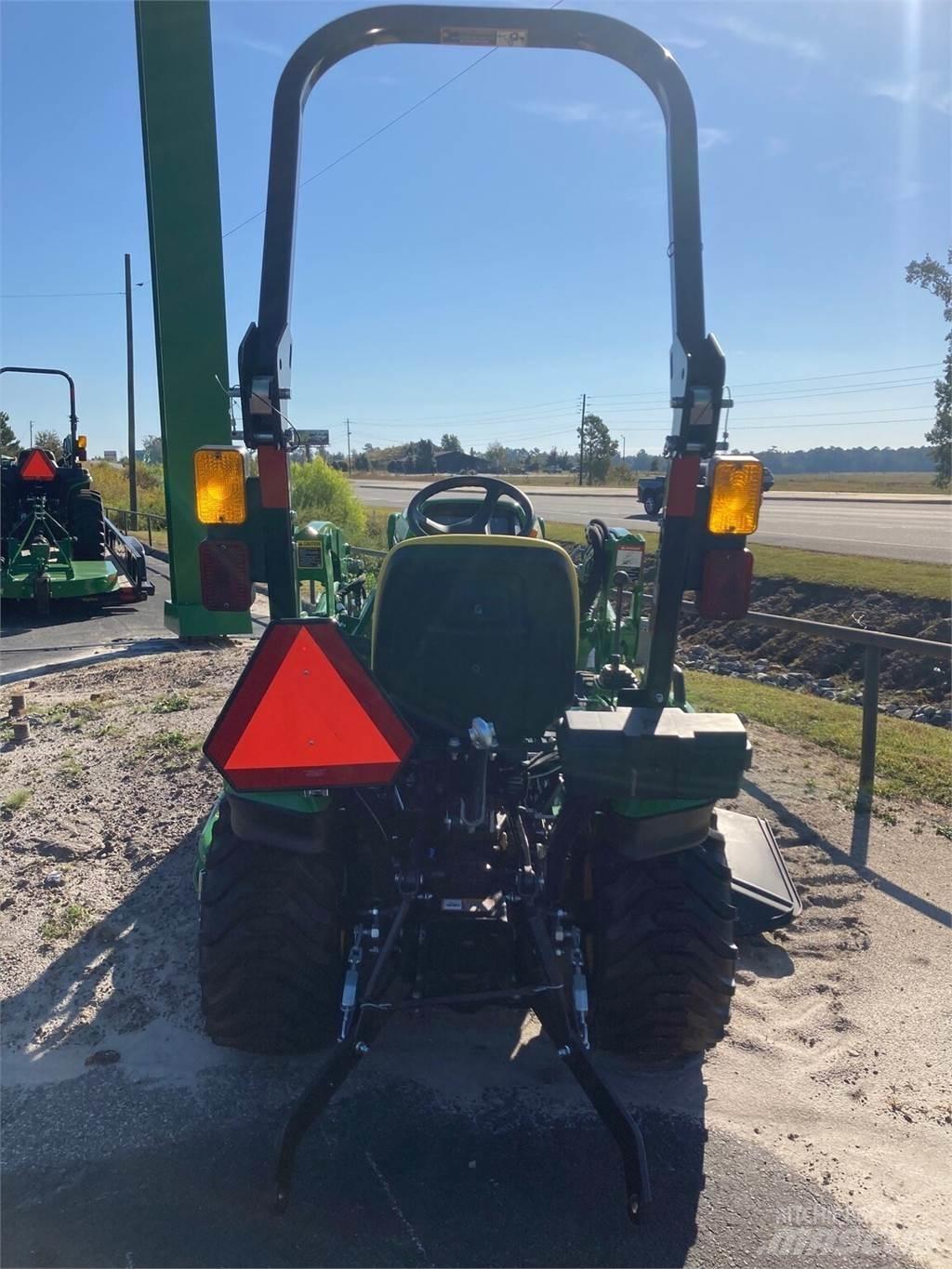 John Deere 1023E Трактори