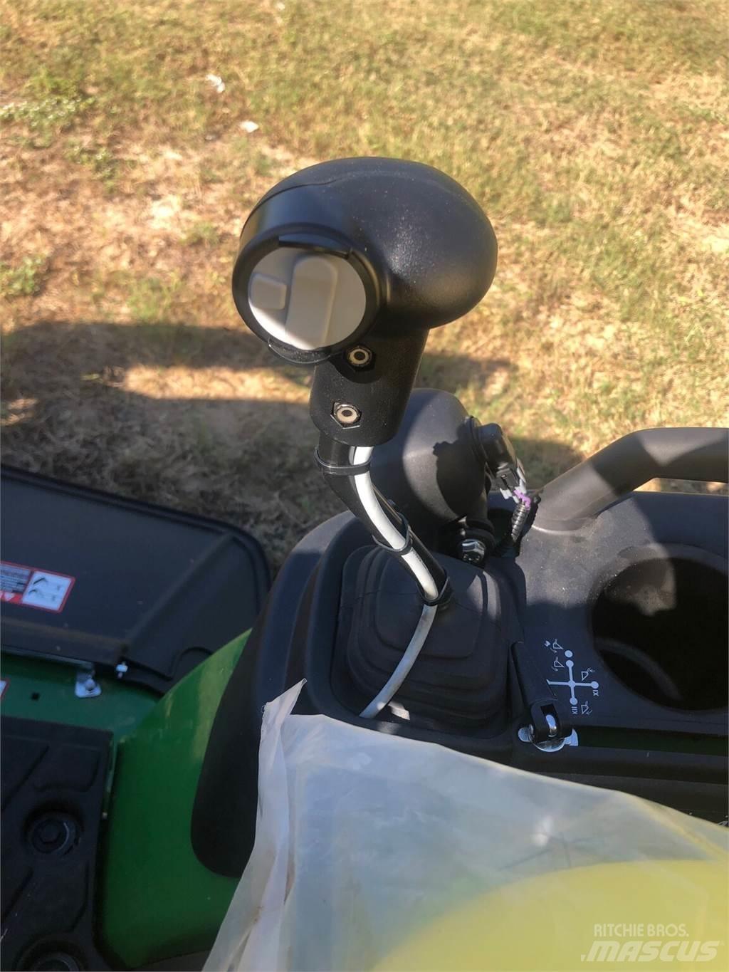 John Deere 1025R Трактори