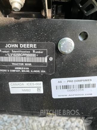John Deere 1025R Трактори