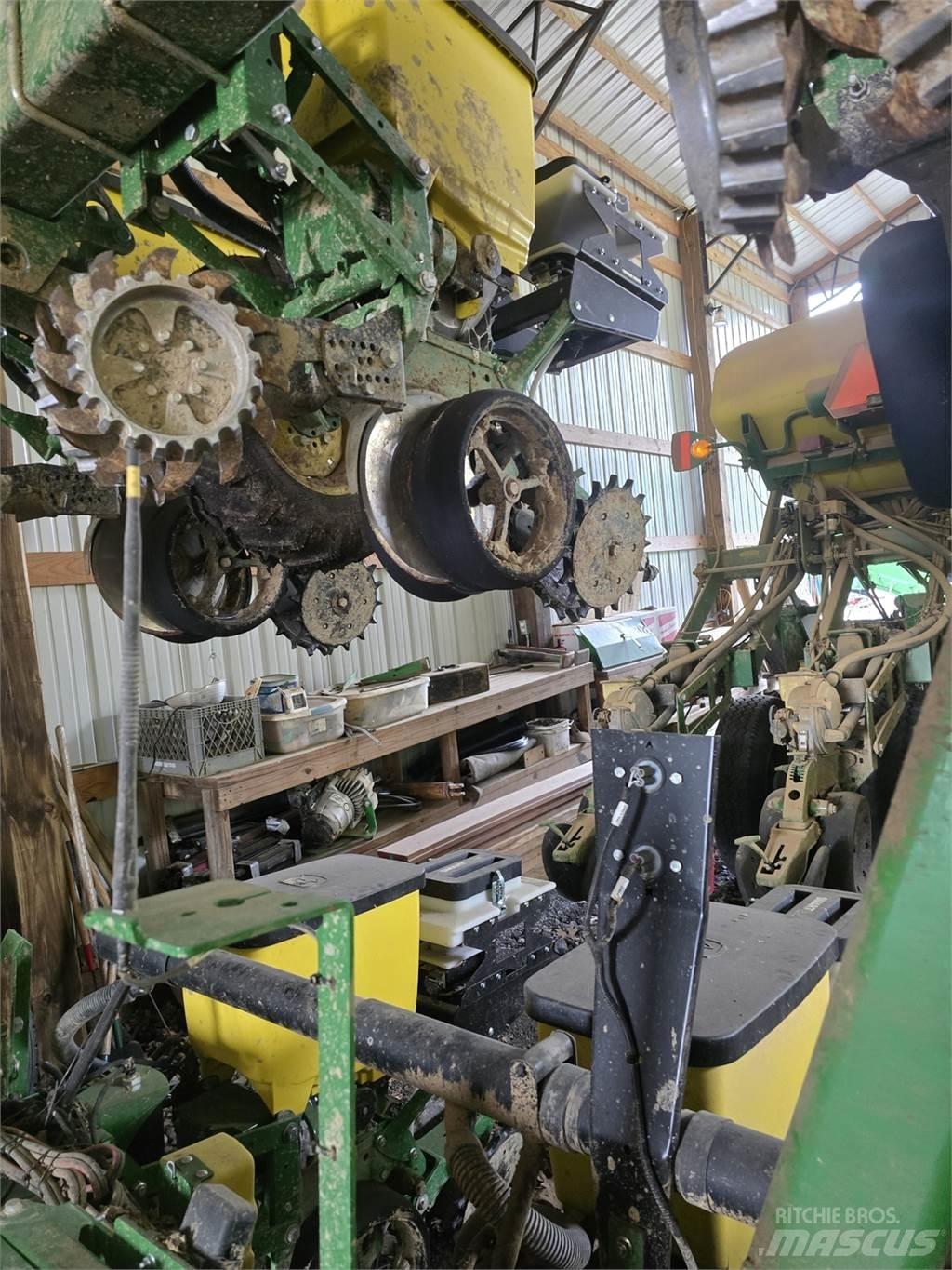 John Deere 1720 Cажалки