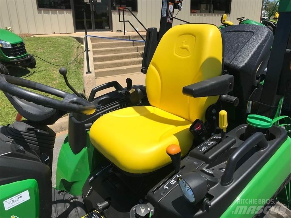 John Deere 2025R Трактори