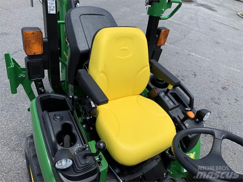 John Deere 2025R Трактори