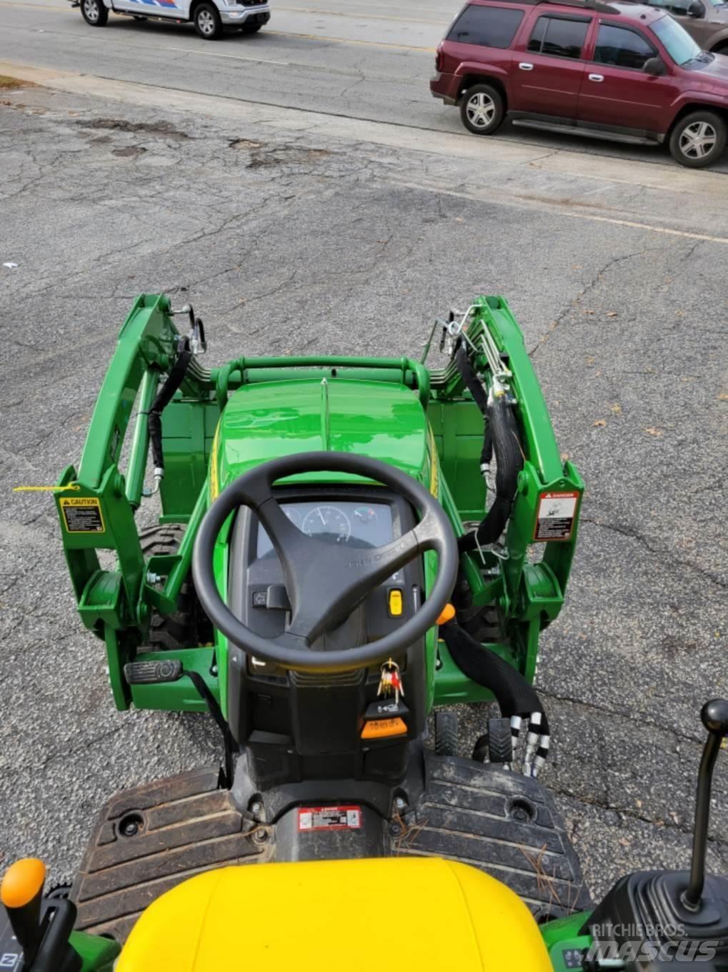 John Deere 2025R Трактори