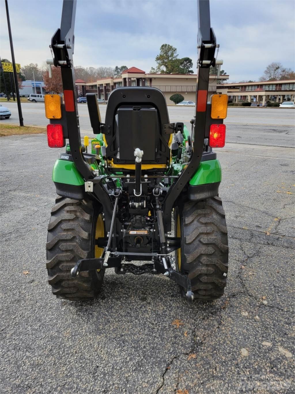 John Deere 2025R Трактори