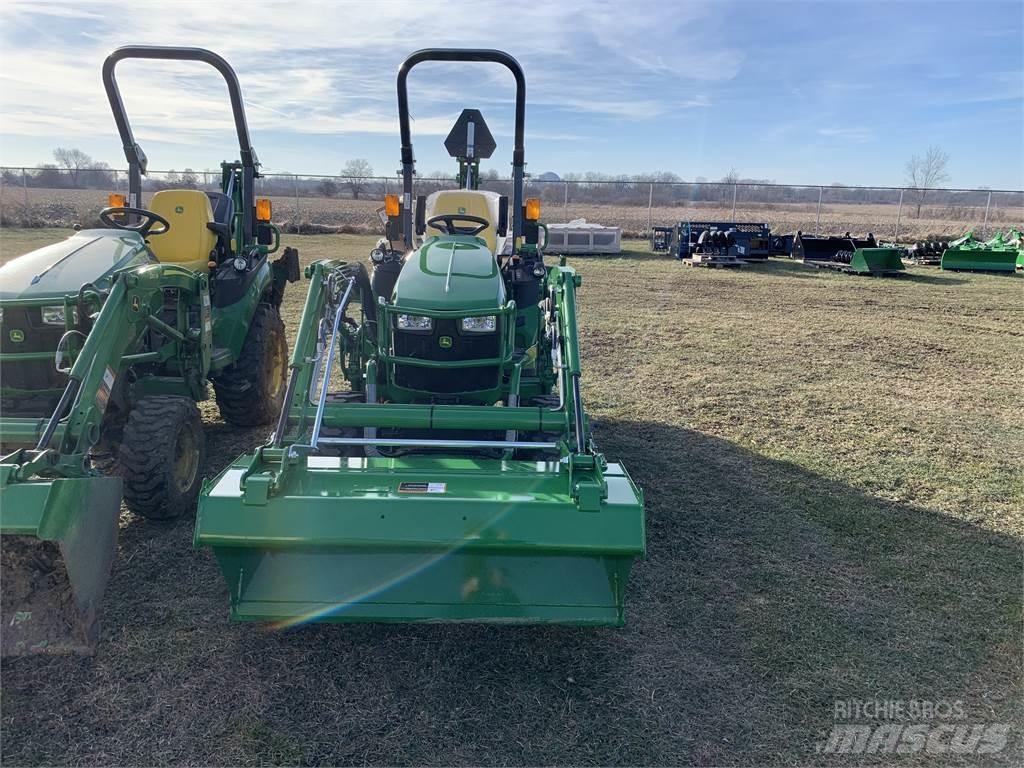 John Deere 2025R Трактори