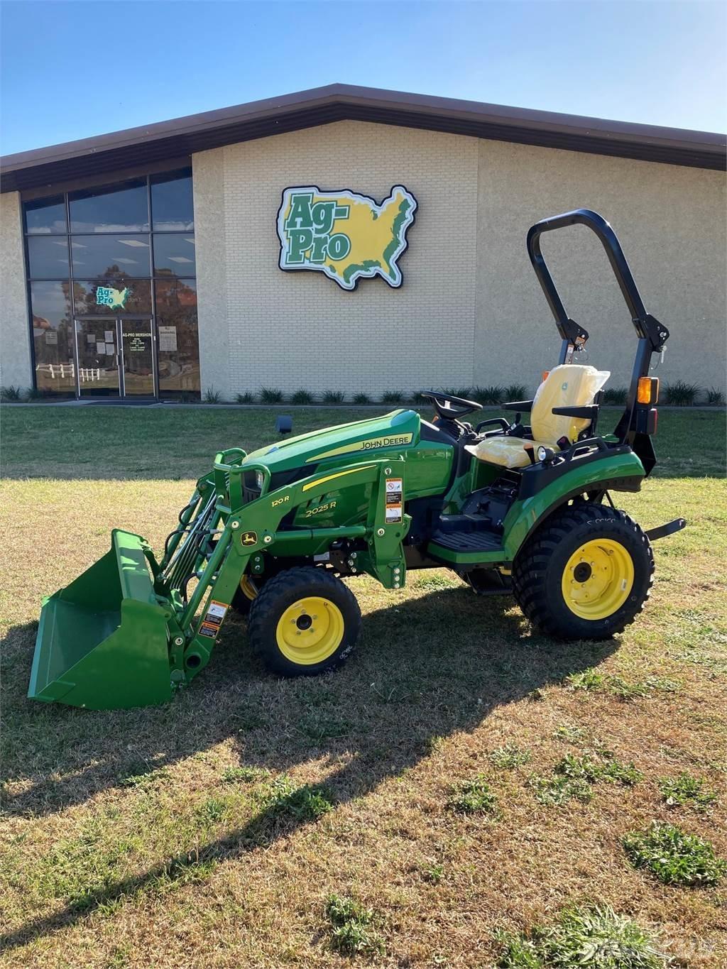 John Deere 2025R Трактори