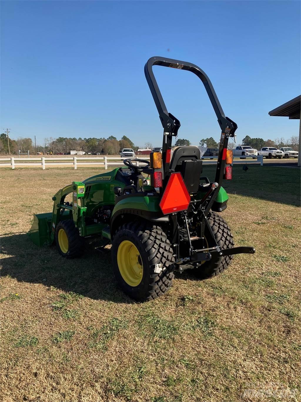 John Deere 2025R Трактори