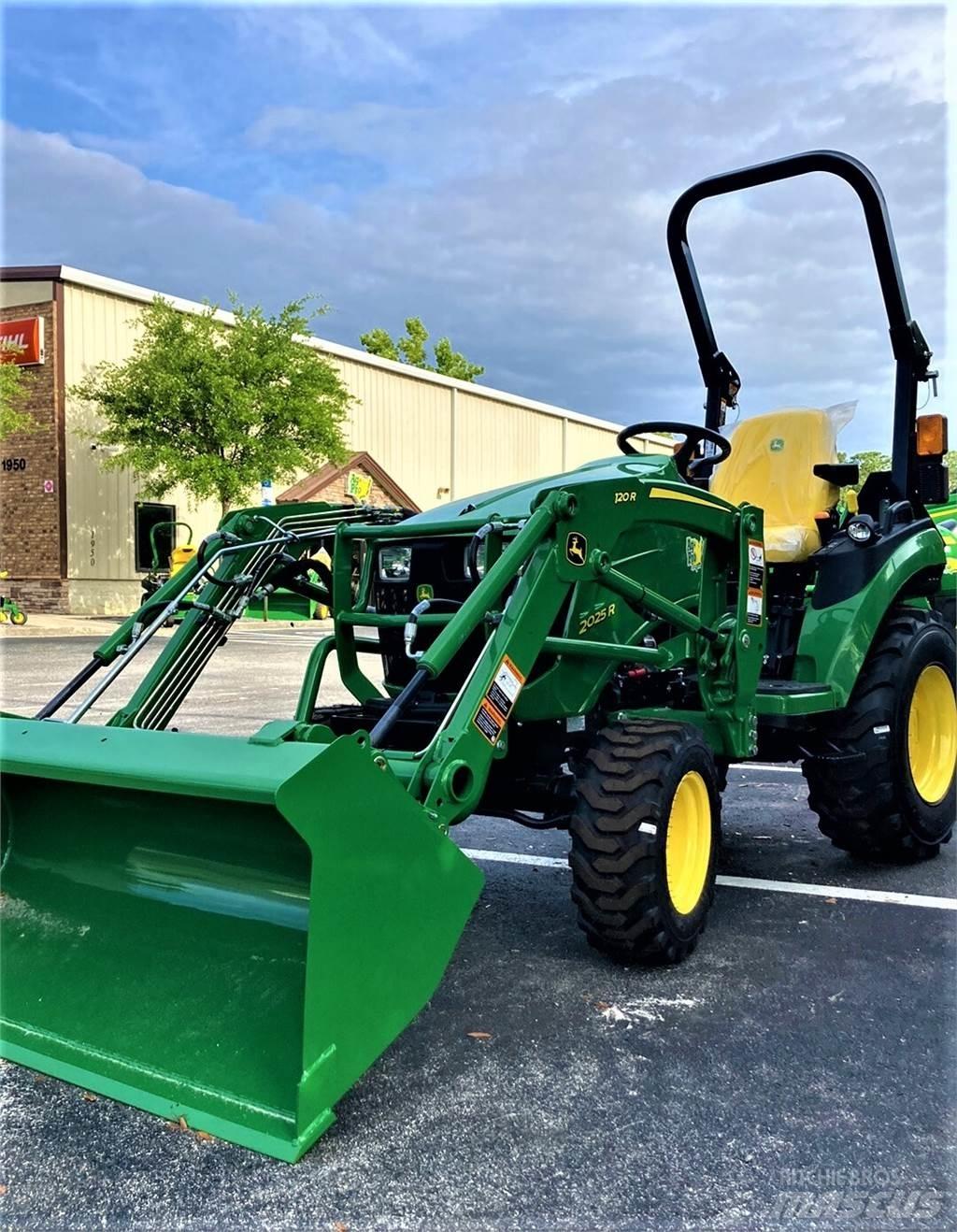 John Deere 2025R Трактори