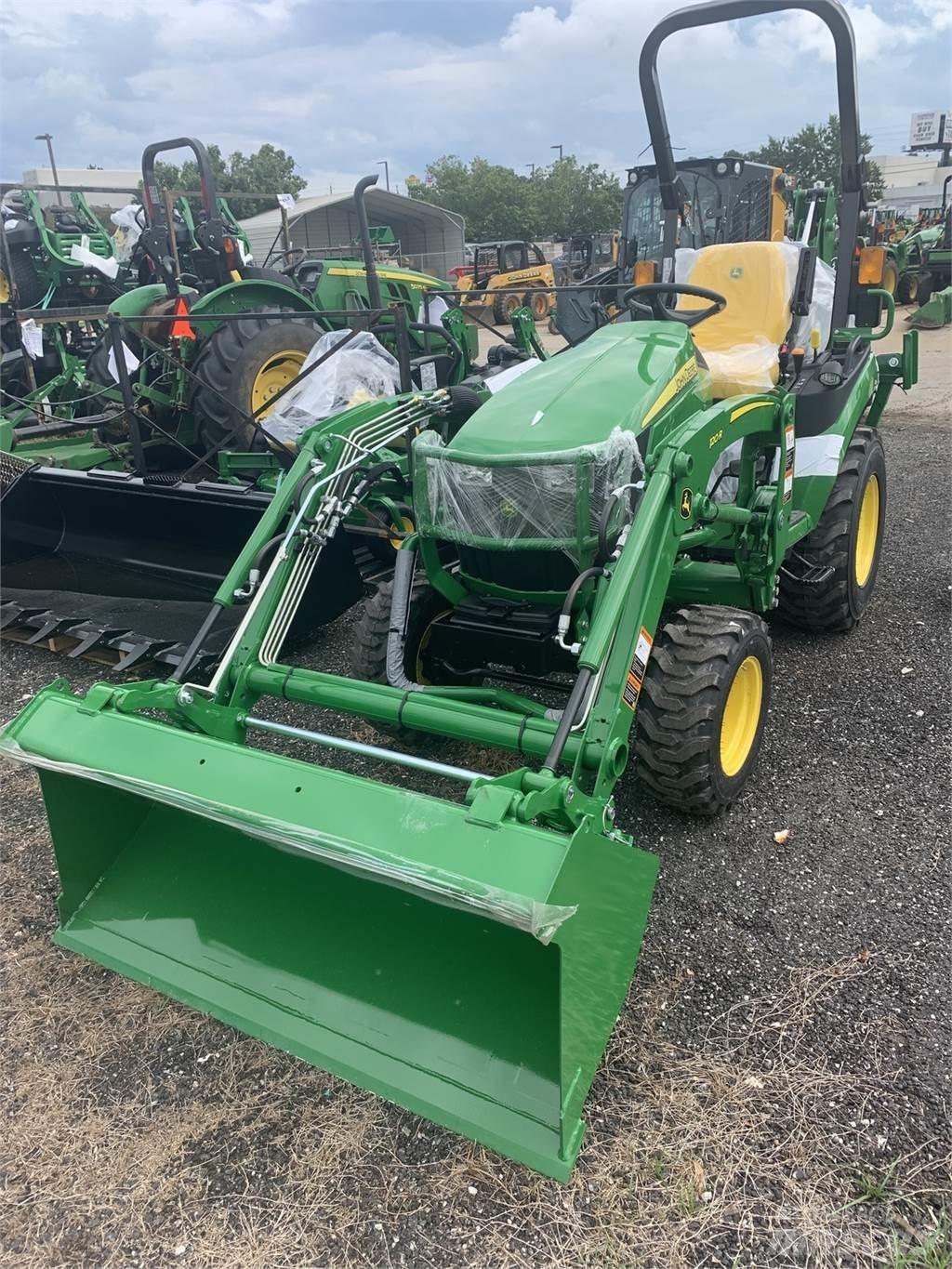 John Deere 2025R Трактори