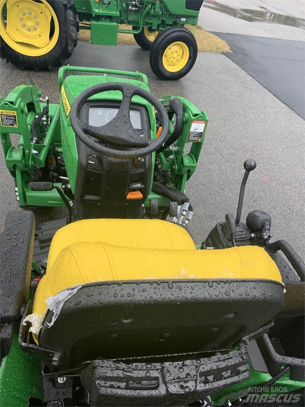 John Deere 2025R Трактори