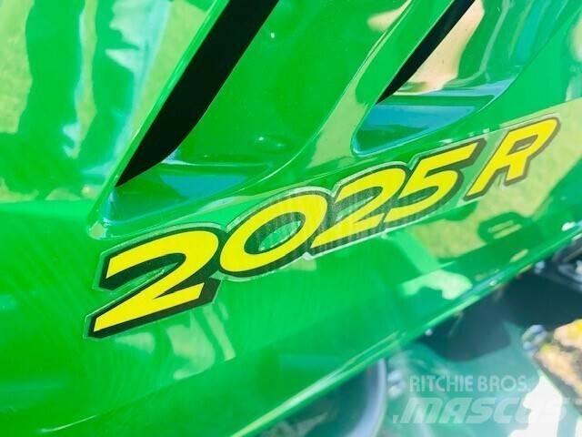 John Deere 2025R Трактори