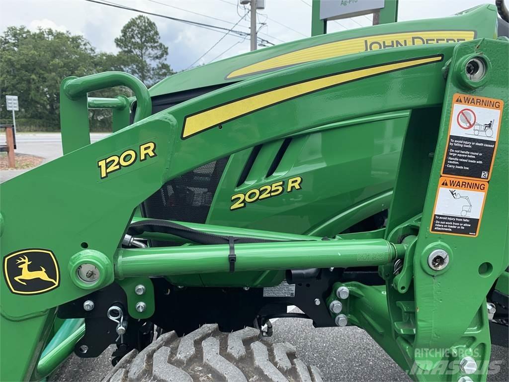 John Deere 2025R Трактори