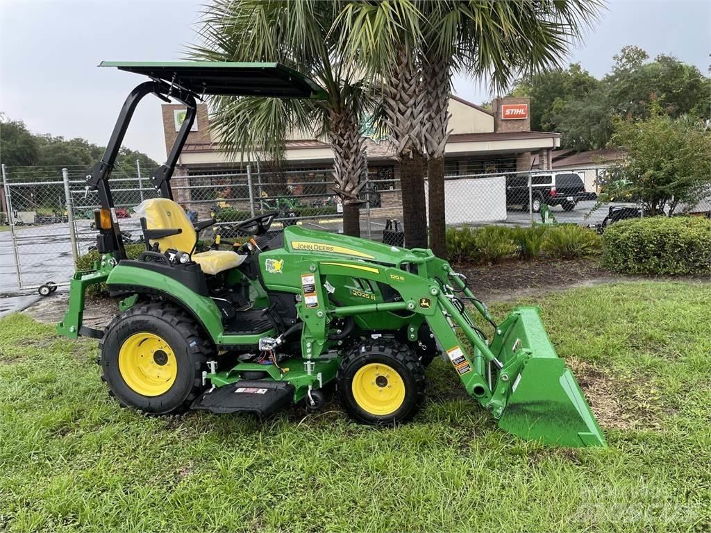 John Deere 2025R Трактори