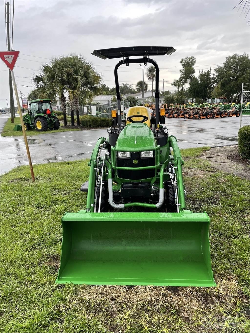 John Deere 2025R Трактори