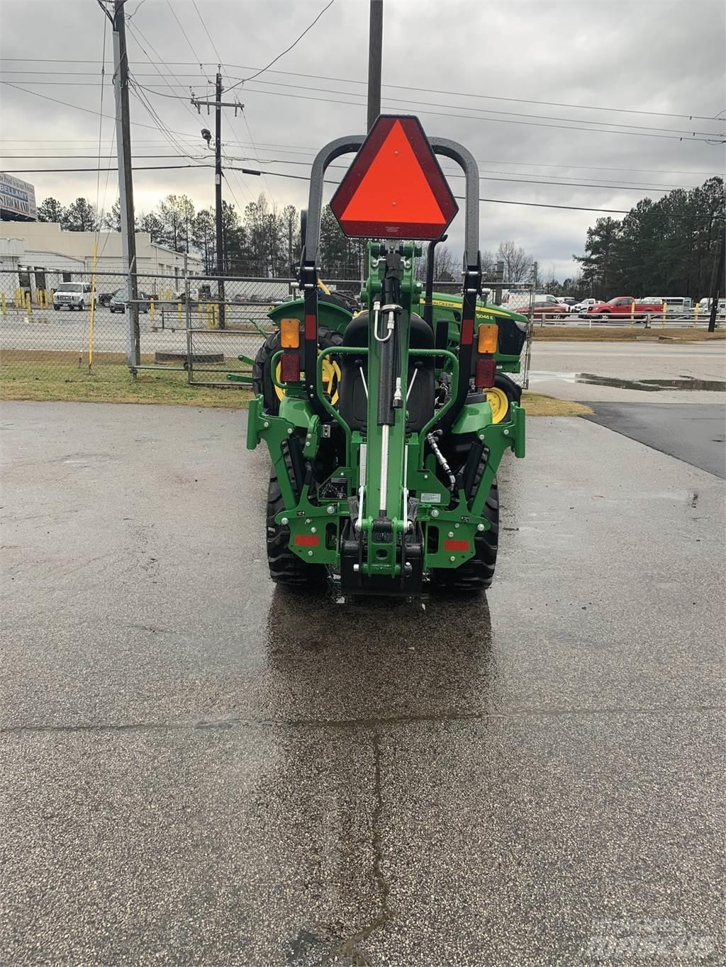 John Deere 2025R Трактори