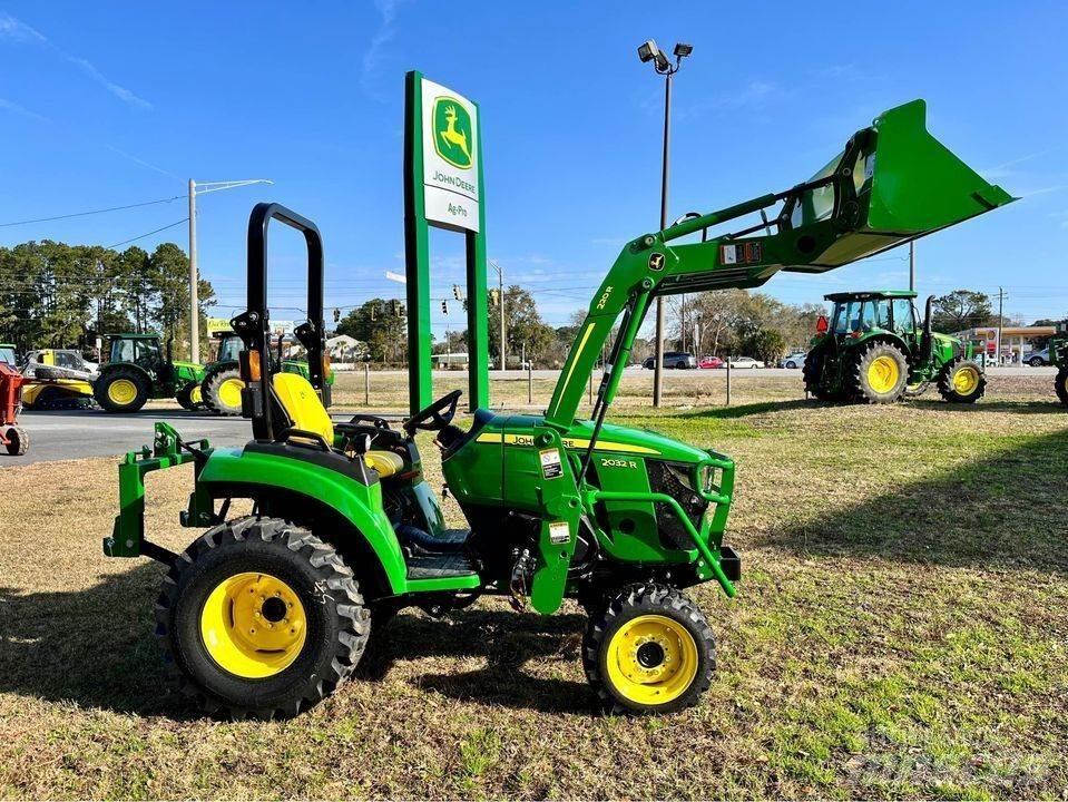 John Deere 2032R Трактори