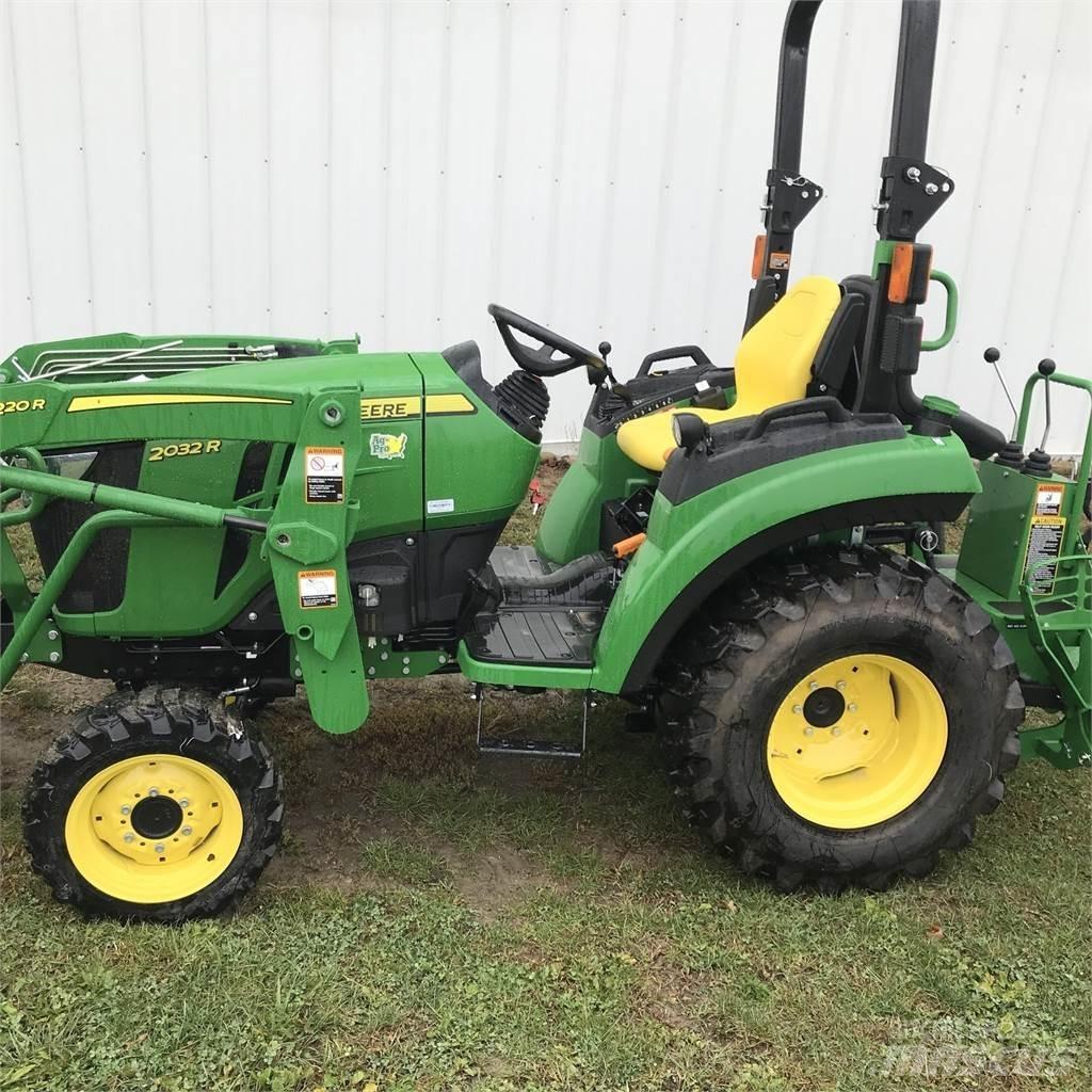 John Deere 2032R Трактори