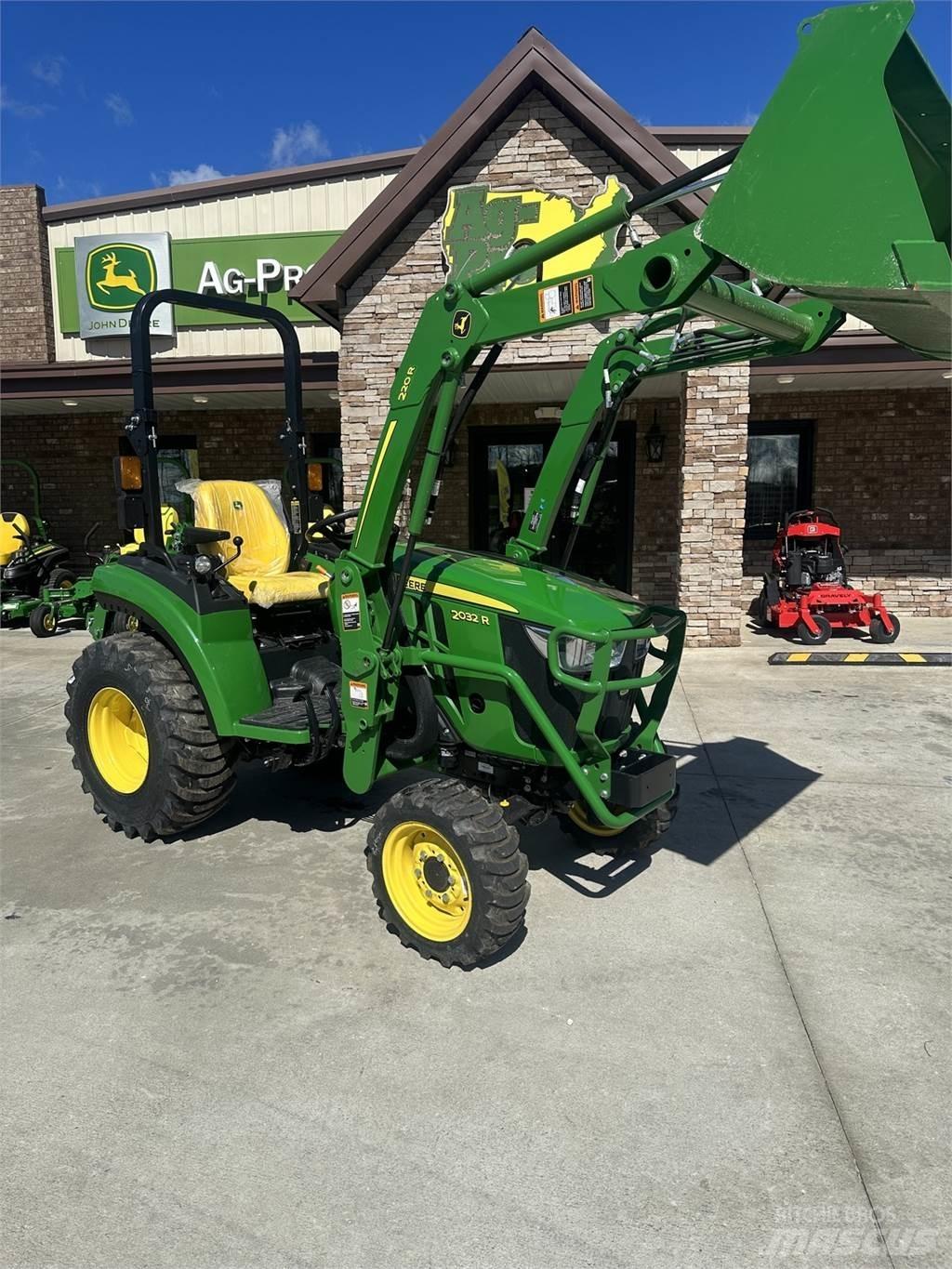 John Deere 2032R Трактори