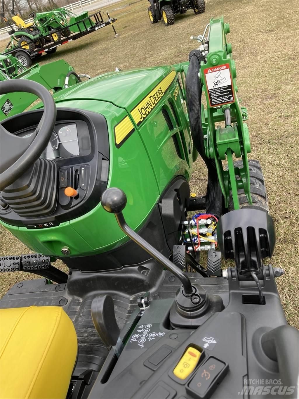 John Deere 2032R Трактори