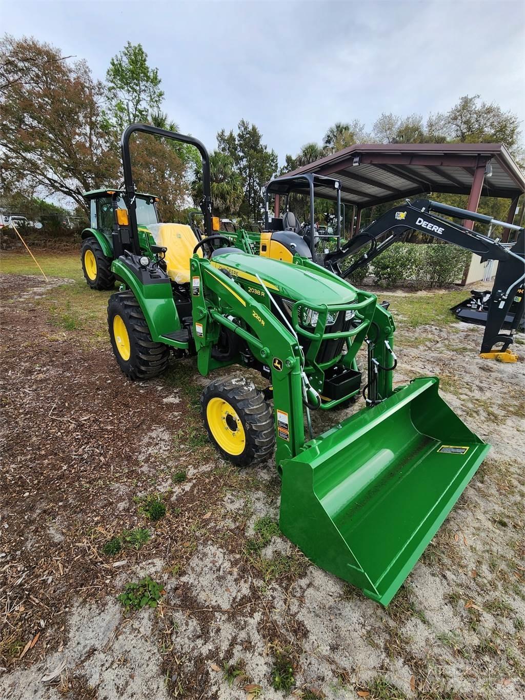John Deere 2038R Трактори