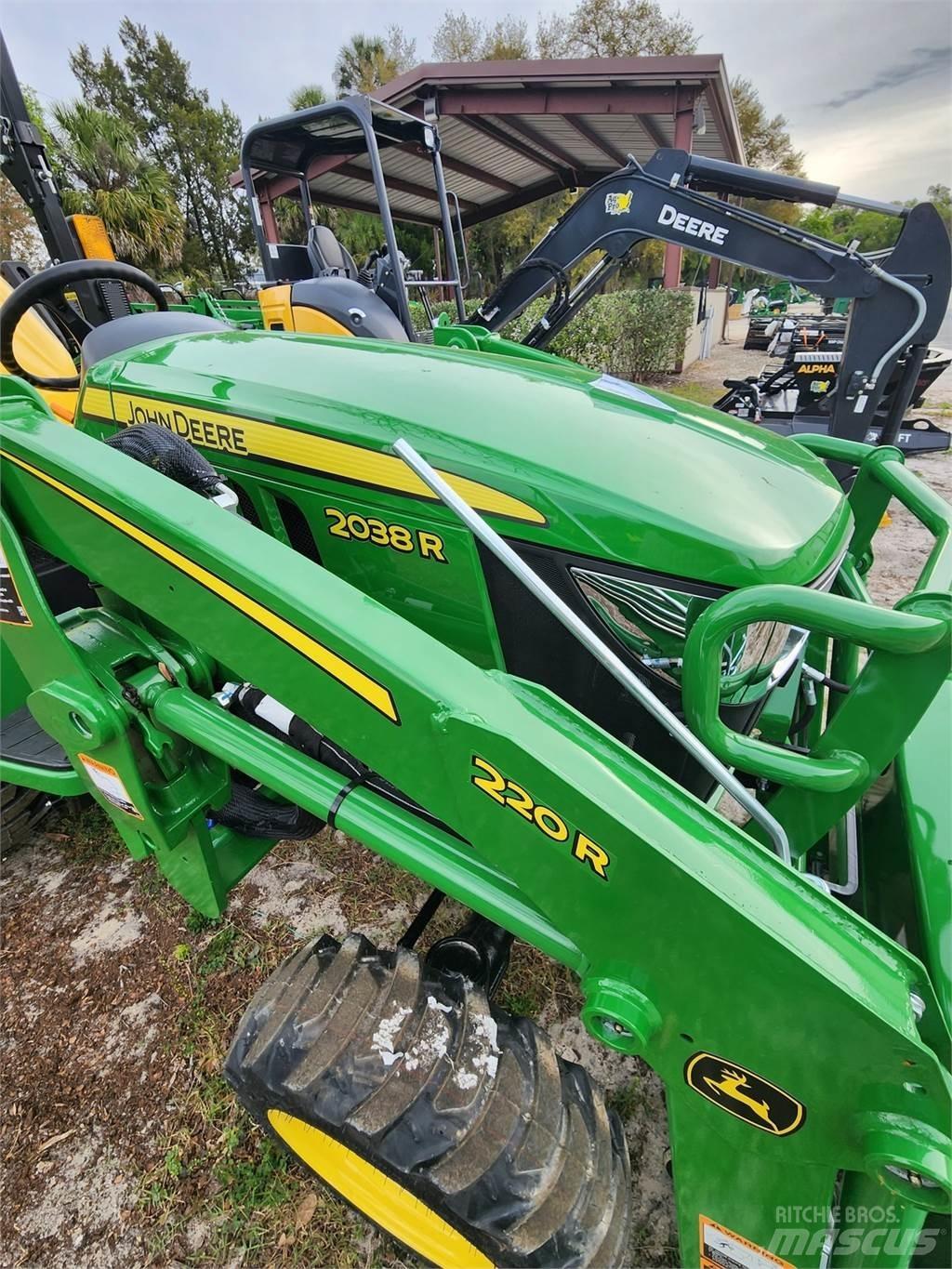 John Deere 2038R Трактори